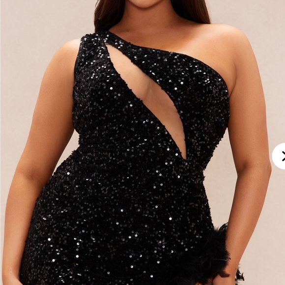 Elegant Black Sequin Dress - Picture 3 of 3